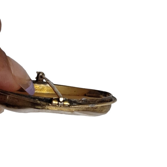 Vtg 14K GF Carved Shell Cameo Brooch 1.25" Prairie Country Themed House Women - Picture 4 of 8